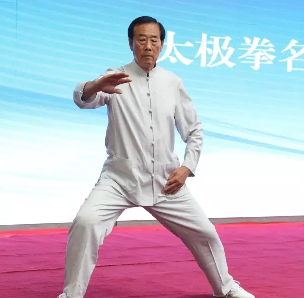 ���ȶ����£�����ܹ㡣�������У�����������