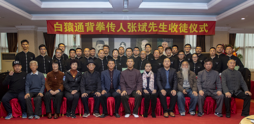 张斌师徒与部分嘉宾合影