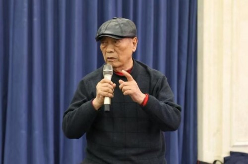 张全亮老师对2号上午的表演逐一进行点评