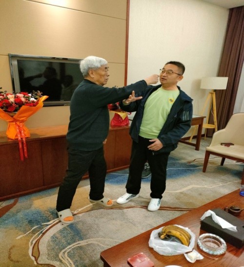 张全亮老师现场演示击打方法