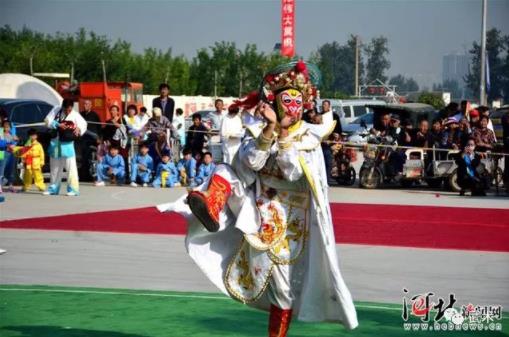 �����������ڿ�Ļʽ�Ͻ��б���